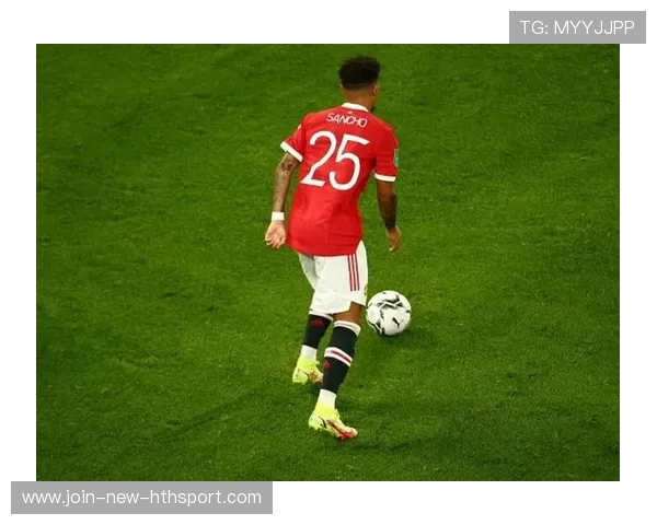 曼联左路推进精妙，拉什福德单刀面对门将冷静得分